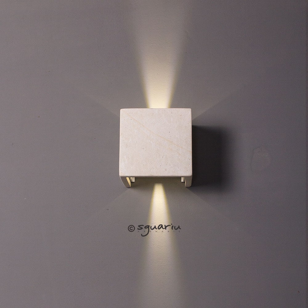 Faretto led cubo da esterni in pietra leccese - immagine 2