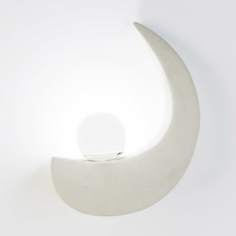 Applique Punto e virgola in pietra leccese da parete.