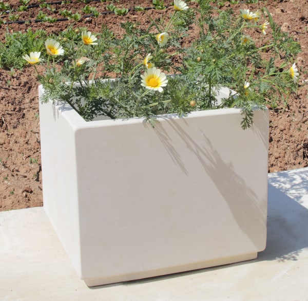 fioriera in pietra leccese