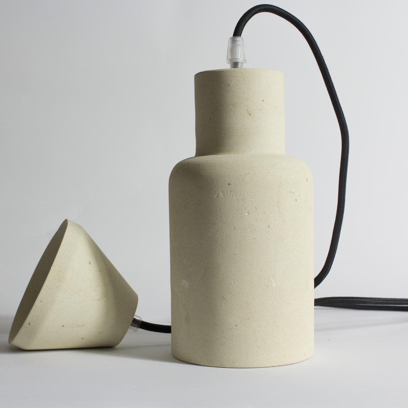 Lampada a sospensione in pietra leccese modello Prisca - immagine 3